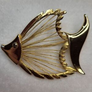 Vintage Collectible Figural Fish Brooch / Pin